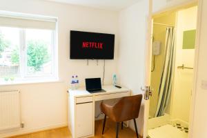 5-Bed House Central Manchester M13