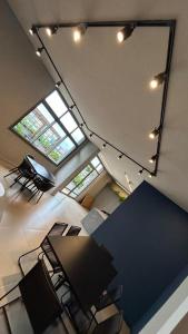 Condomínio com piscina, academia, coworking e segurança 24h.