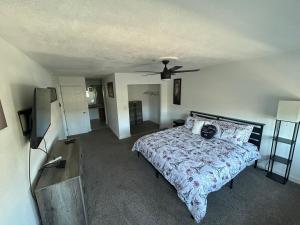 Private Oasis Condo with River views across from Laughlin