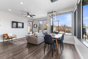 Gilpin Street Chalet, Location, Spaciousness, Ideal for Couples or Families