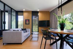 Olimpijska Olsztyn Elite4Rent apartamenty z panoramicznym widokiem na jezioro i przestronnymi tarasami