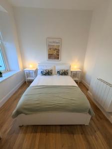 2 Bed Apartment with Harbour Views Apt 2