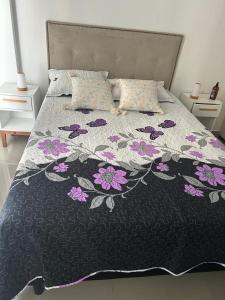 Large apartment in Almagro with a bed and an armchair bed