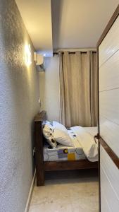 Cozy stay with Nas and Tee