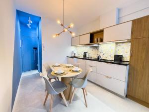 Renovated designer apt near Copacabana Beach