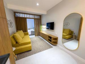 Renovated designer apt near Copacabana Beach