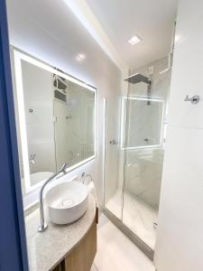 Renovated designer apt near Copacabana Beach