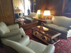Luxurious apartment facing Plaza Almagro