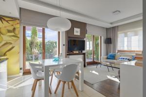 Blue Marlin z ogrodem by Grand Apartments