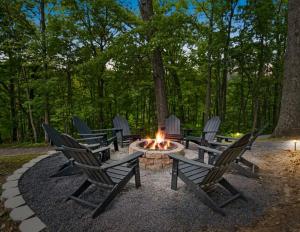 Sleep16-Close2NRG-KingBed-GameRm-HotTub-FencedYard