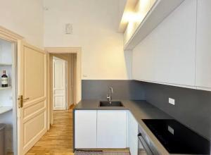 Modern apartment with 4 bedrooms