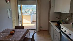 Alloggio con terrazzo e parcheggio privato