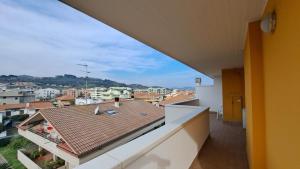 Alloggio con terrazzo e parcheggio privato