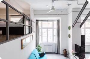 Spacious Modern Loft Steps from Trevi Fountain