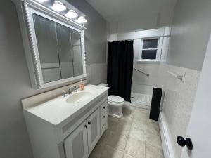 3 BR Apartment Near Wesleyan 202