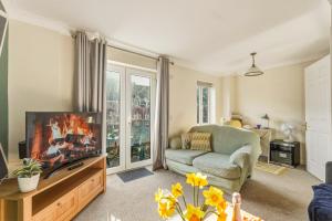 4-Bed Team House - City Access - 2x Parking - Wifi