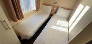 Great 8 Berth Caravan At Seawick Holiday Park, Ref 27006Sw