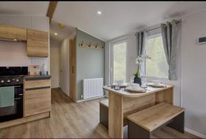 Beautiful 8 Berth Caravan At Heacham Beach In Norfolk Ref 21004R