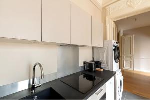 Eiffel View - Chic 1BR - Palais des Congrès