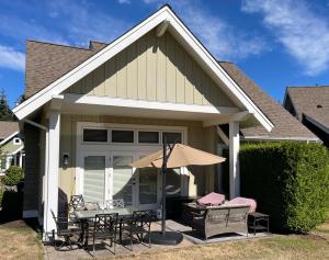 Qualicum Landing Beachside Home