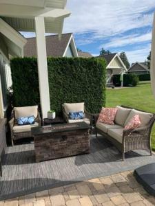 Qualicum Landing Beachside Home