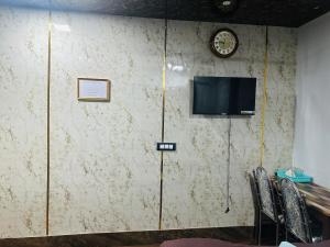 Hidden key guest house