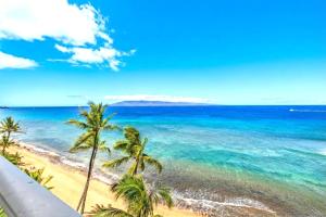 NEW Mahana Resort Spacious and Recently Remodeled Oceanfront 1-Bedroom Villa with Beach Amenities Includes FREE Rental Car MAH-814 by KBM