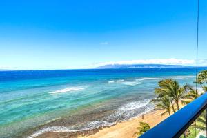 NEW Mahana Resort Spacious and Recently Remodeled Oceanfront 1-Bedroom Villa with Beach Amenities Includes FREE Rental Car MAH-814 by KBM