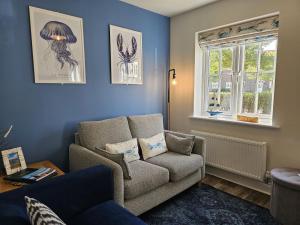 Sea Esta, The Bay, 2 bedrooms, patio garden, parking nearby, 2 dogs welcome