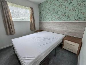 Lovely 6 Berth Chalet In Hemsby Nearby Great Yarmouth Ref 73106F