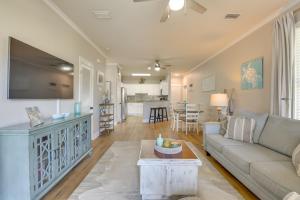 Less Than 1 Mi to Beach 30A Escape with Bikes and Pool Access