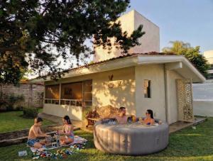 Cabaña con jacuzzi, gran jardín, fogata y palapa
