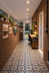 Sleeps 8 Four Bed Contractor Group House Corby Parking