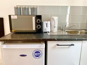 London Studio Apartments, Private Bathroom, Kitchenette, Parking, NP3