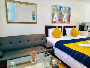 London Studio Apartments, Private Bathroom, Kitchenette, Parking, NP3