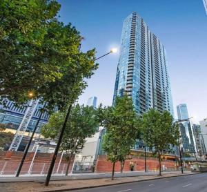 2Bdrm Apt with Lge Terrace near Sthn Cross Station