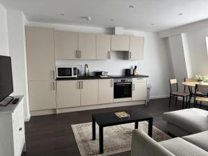 2 Bedroom Apartment Old Town Swindon