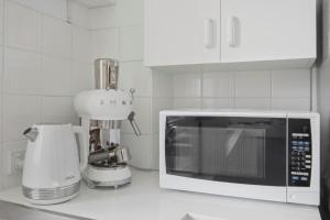 Beach Living - Ocean Views, Pool, Parking