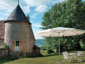 Cosy Castle in Onlay with Swimming Pool