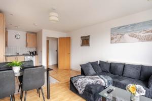 Spacious 2 Bedrooms Apartment In Stratford