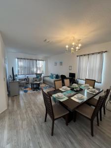 5 Bedroom Disney Vacation Resort with Private Pool Spa Golf Pet Friendly