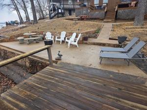 Shady Valley Lakefront Cottage
