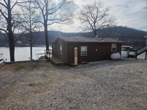 Shady Valley Lakefront Cottage