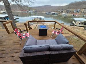 Shady Valley Lakefront Cottage