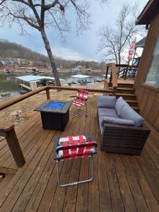 Shady Valley Lakefront Cottage