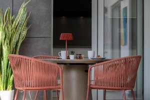 Cozy City Lagos Retreat with Rooftop Pool &Balcony