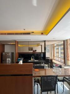 Jewelry trade center 2 bedrooms 2 bathrooms