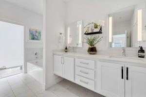 Designer Dallas Home Rooftop Kid Friendly Stay