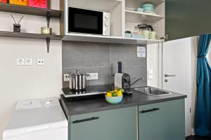 Motz19 Studios Berlin- Schöneberg Kitchenette & Digital Access