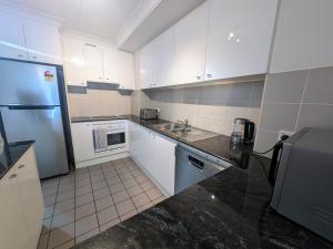 Dana-Central Apartment with Mount Ainslie Views
